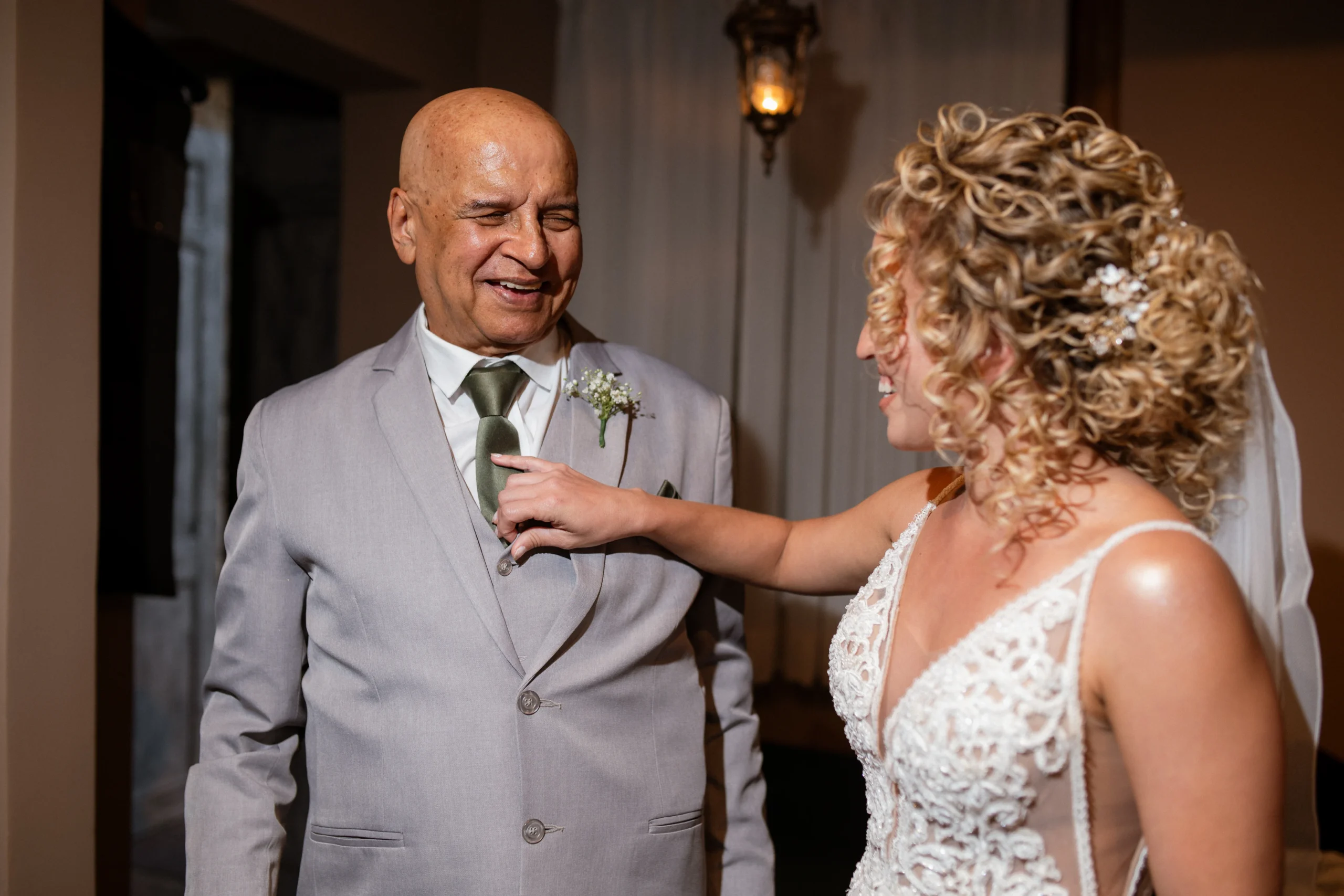 Fotos com Pais e Avós no Casamento: Por Que Esses Registros Ganham Valor com o Tempo